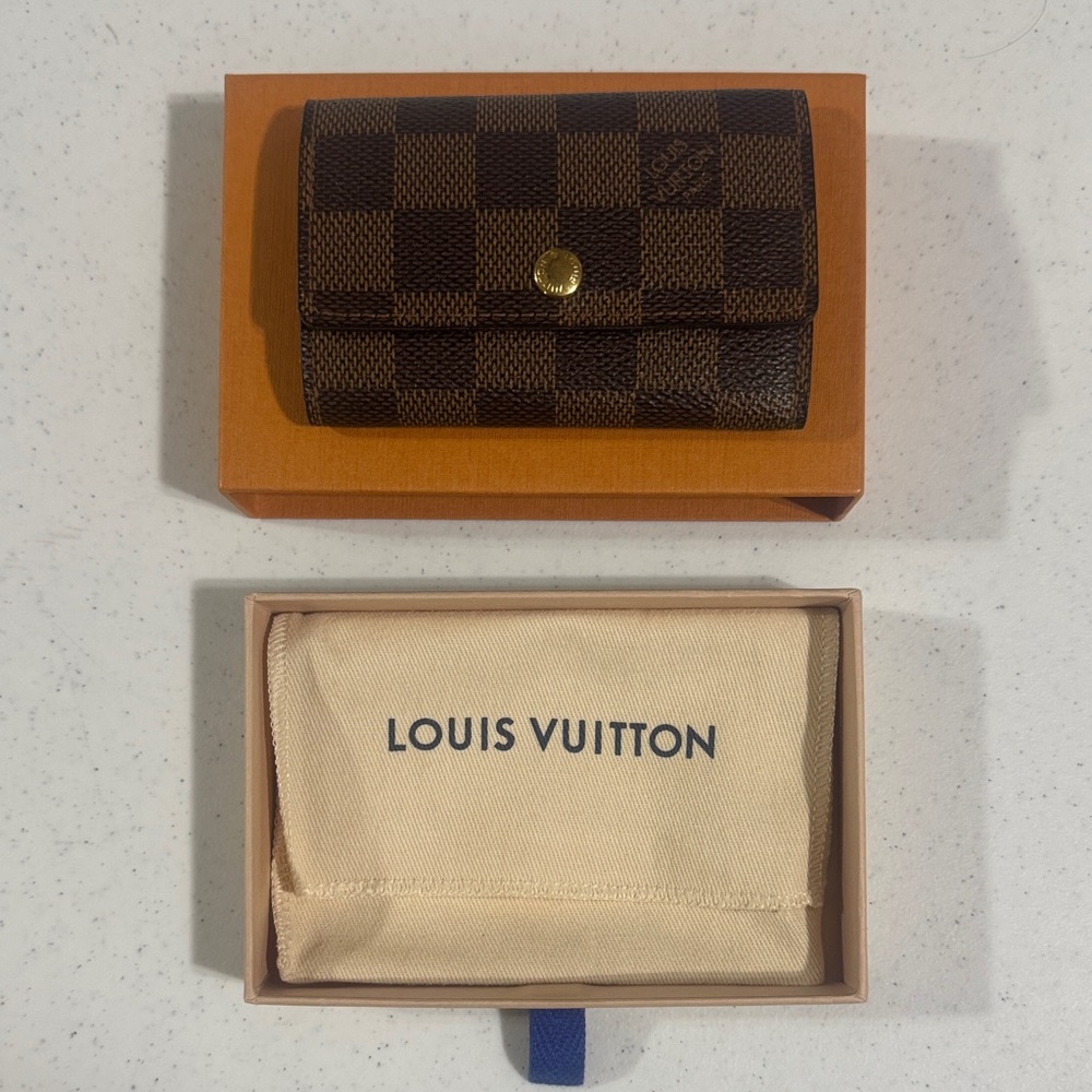 Louis Vuitton 6 Key Holder Damier Ebene Authentic with box and dust bag